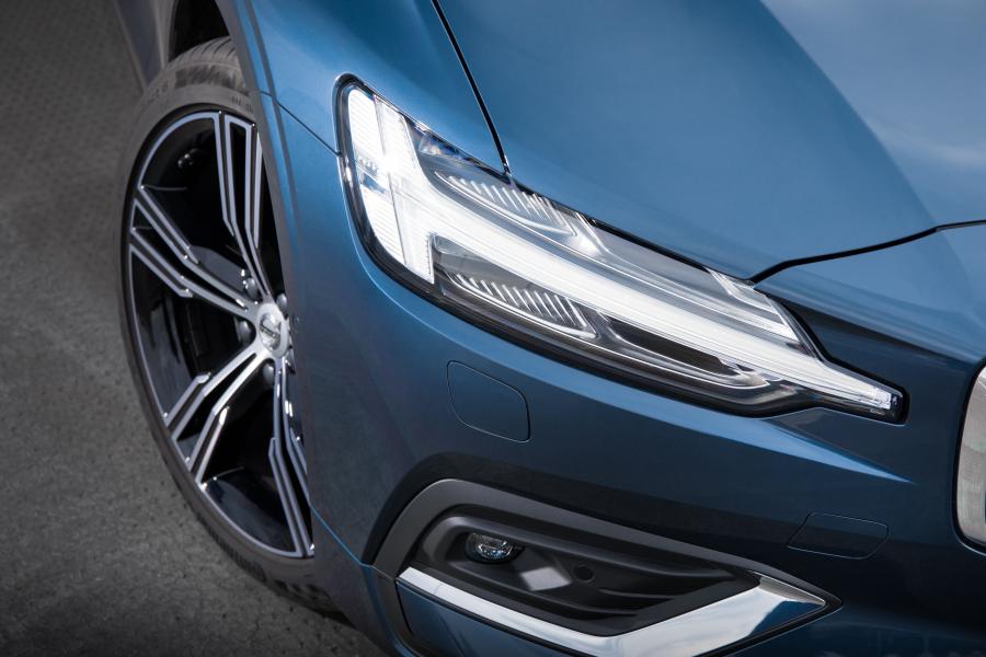 Детали экстерьера Volvo V60 D4 Inscription 2018 года  (UK) (фото 26 из 34)